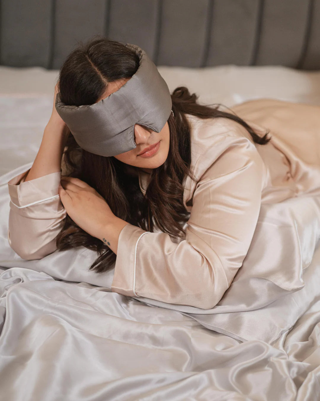 Noir & Fleur sleeping mask lifestyle image
